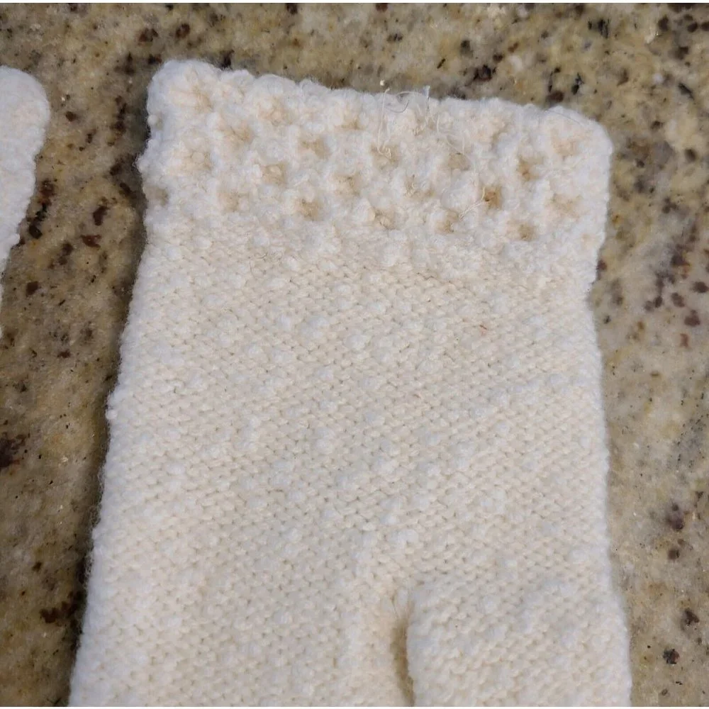 Vintage Size M/L Cotton? Wool? White Textured Stretch Gloves. Wrist Detail 8